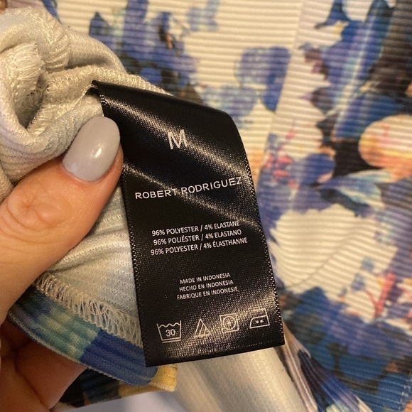 Robert Rodiguez Floral Abstract Sleeveless Spring V Neck Short Top - Picture 10 of 12